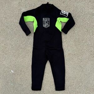Knee High Surf Co Kids Wetsuit 2T unisex preloved beach surfing 3mm